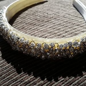 Vera Wang headband For a Beautiful  Bride